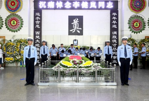 （晚报）送别战友(分离图)（晚报）送别战(3652138)-20230810083000