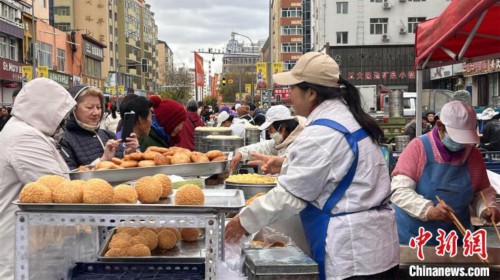 必一运动豆浆、果子、茶鸡蛋俄罗斯人组团到黑河吃早饭(图3)