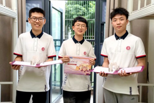 王子源（左）、母翰尧（中）、郭洋君（右）。清华大学供图