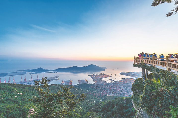 《海上云台》 连云港 胡卫星 摄