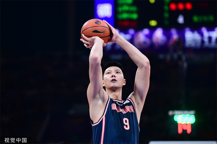 2020年1月3日，辽宁沈阳，19/20CBA第24轮，辽宁飞豹Vs广东宏远。

易建联。
