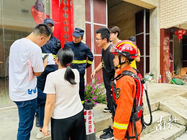 高陂镇组织群众撤离 当地供图  