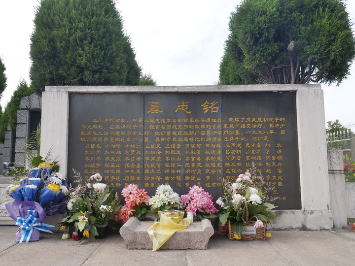 泰州市海陵区凤栖园70名英烈合葬墓 泰州市海陵区凤栖园70名英烈合葬墓