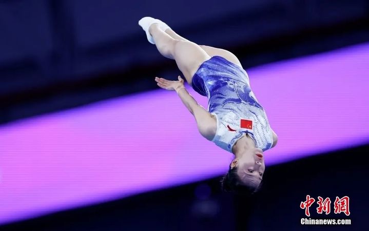 图为朱雪莹在比赛中。中新社记者 杜洋 摄 图为朱雪莹在比赛中。中新社记者 杜洋 摄