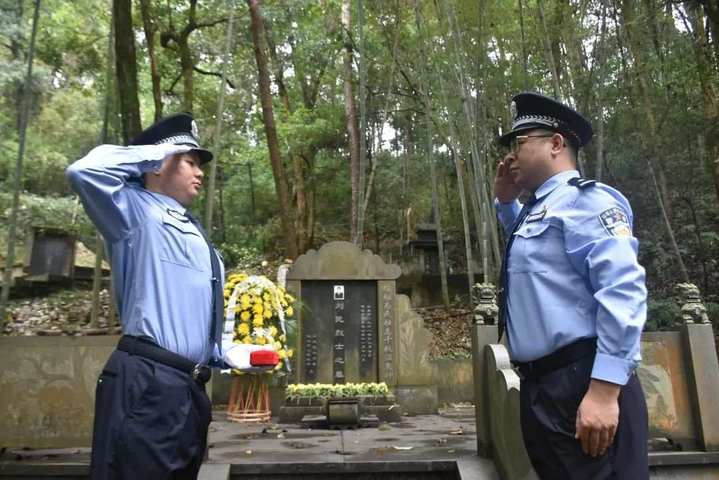 1696247192370249.jpg?x-oss-process=style/w10 警2.jpg?x-oss-process=style/w10