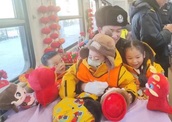 “小砂糖橘”在最北铁路派出所为全国公安民警送祝福