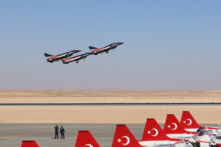 2月1日 空军八一飞行表演队适应训练现场 高思峰 摄 (1).jpg