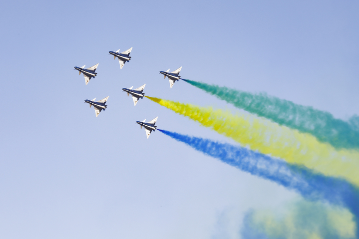 空军八一飞行表演队适应性训练现场 王晓东摄 (2).jpg