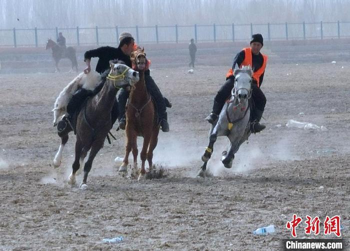 （新春走基层）新疆策勒县趣味活动迎新春 多彩民俗年味浓