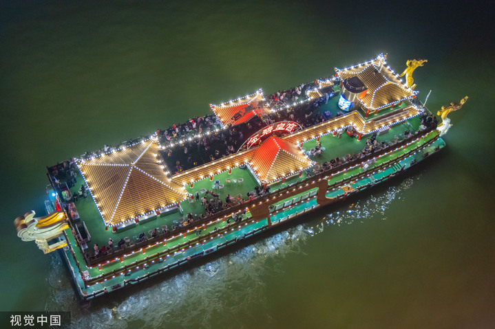 2024年2月18日，文化和旅游部公布2024年春节假期文化和旅游市场情况。经文化和旅游部数据中心测算，春节假期8天全国国内旅游出游4.74亿人次，同比增长34.3%，按可比口径较2019年同期增长19.0%；国内游客出游总花费6326.87亿元，同比增长47.3%，按可比口径较2019年同期增长7.7%。