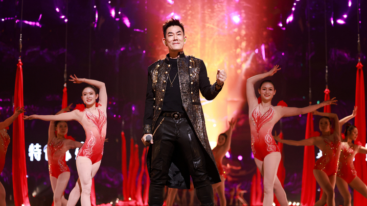 任贤齐的《任逍遥》直拍送达！笑容灿烂，活力满格，咬字带着独特的齐式洒脱，手势挥舞间尽是豪迈，似要冲破一切束缚，一同在这音乐天地逍遥驰骋。来源：荔枝新闻