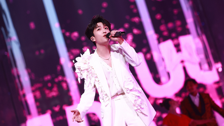 黄子弘凡 、张纯烨默契搭档《Do U》。黄子的深情演唱歌声清澈，情感真挚，张纯烨弹奏钢琴，音符灵动。二者配合默契，唱与弹交织出青春浪漫氛围，歌声与琴声相互映衬，浪漫又动人~