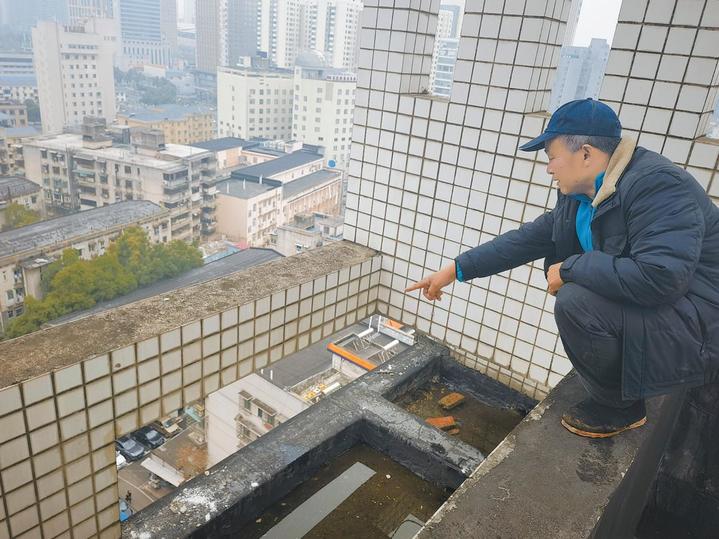 实习医生举报腐败后身亡 警方介入