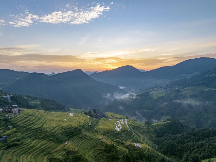 近年来，从江县依托梯田资源发展“旅游+农业”模式，既保障粮食生产，又通过农旅融合助力乡村振兴。