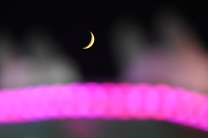 2025年9月26日，山东潍坊青州，年度最小蛾眉月。来源：视觉中国

