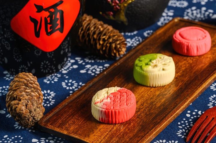 2024年9月8日，江苏南京，中秋创意静物月饼。
