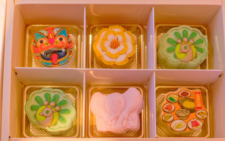 2024年9月11日，云南昆明，昆明老字号冠生园推出特色糕点，造型融合了昆明地标、云南野生菌、以及各类野生动物，口味上有咖啡、鸡枞菌、玫瑰、雕梅、滇红茶等多种选择，一上市就成为游客排队抢购的产品。