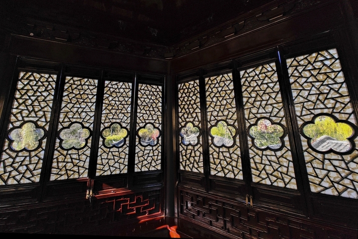 2025年12月9日，江苏苏州拙政园，宜两亭美景。