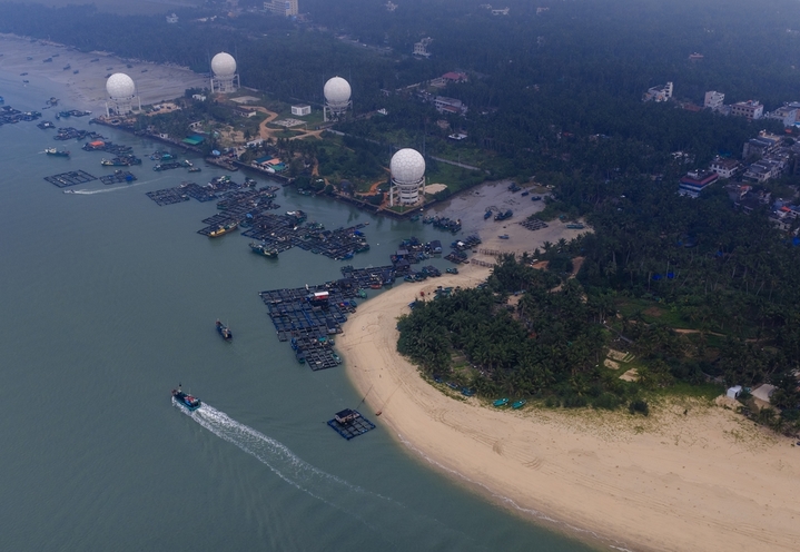 2025年12月25日，海南省文昌市清澜湾，云蒸霞蔚美景如画。
