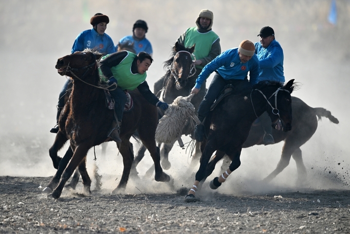 刁羊是一项扣人心弦的马背上体育运动，展现着力量和勇气的较量。2008年，经国务院批准刁羊比赛列入第二批国家级非物质文化遗产名录。