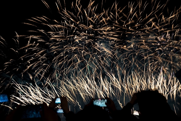 2025年12月31日，上海宝山吴淞口空中剧场举行烟花秀 喜迎新年。来源：IC photo

