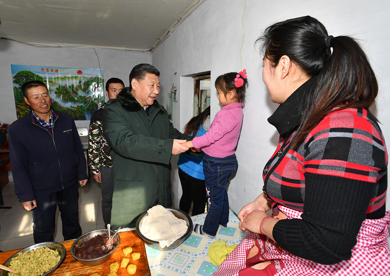 2017年1月24日，习近平总书记在河北张家口市张北县小二台镇德胜村村民徐学海家中看望。