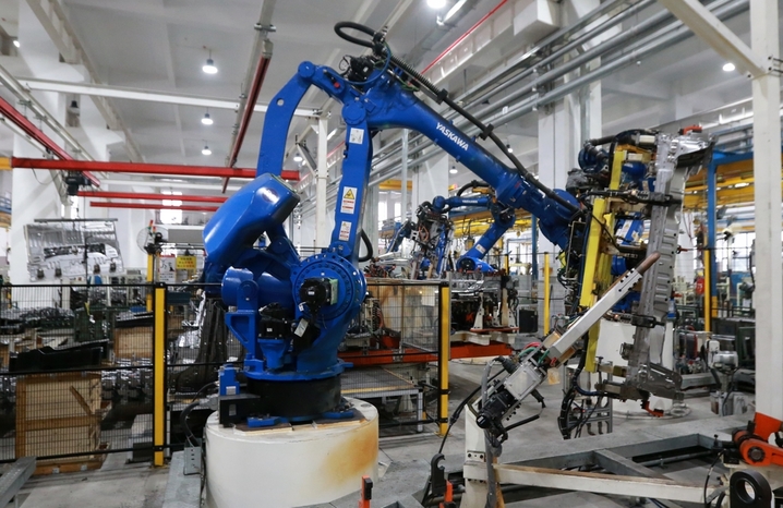 2026年2月24日，江苏扬州，当日是春节假期结束后的开工第一天，江苏省江都高新技术产业开发区一家汽车零部件企业铆足干劲赶订单，生产车间一派繁忙，奋力实现“开门红”。