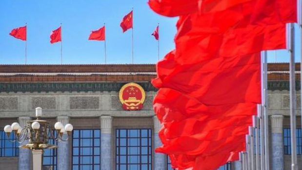 十四届全国人大四次会议开幕 全场高唱国歌