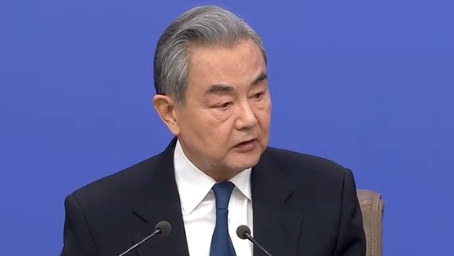 外交主題記者會丨王毅談中美關(guān)系：兩國元首為中美關(guān)系提供重要戰(zhàn)略保障