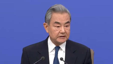 外交主題記者會丨王毅談世界多極化：大國應(yīng)帶頭守規(guī)矩、講信用、遵法治