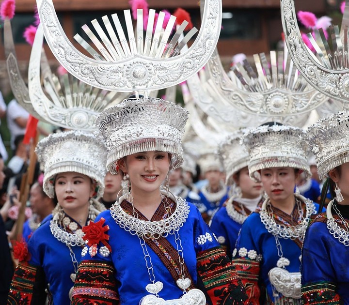 2026年4月11日，贵州省黔东南苗族侗族自治州雷山县西江镇龙塘苗寨，苗族同胞欢度十三年一度的“招龙节”，跳芦笙舞。