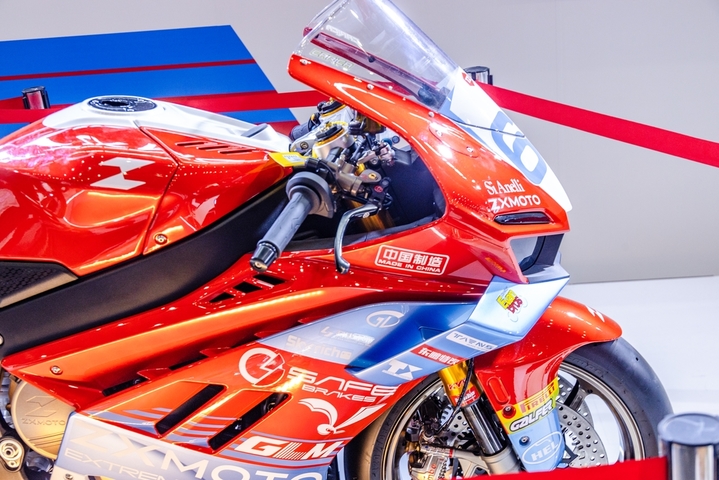 2026年4月15日，第139届中国进出口商品交易会（广交会），在广州正式开幕。张雪机车（ZXMOTOR） 成为此次广交会摩托车展类的一大亮点，引来无数慕名打卡的人。
