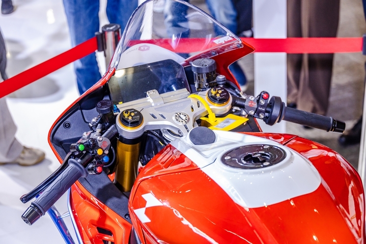 2026年4月15日，第139届中国进出口商品交易会（广交会），在广州正式开幕。张雪机车（ZXMOTOR） 成为此次广交会摩托车展类的一大亮点，引来无数慕名打卡的人。
