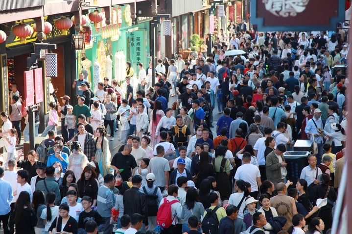 其中，外地游客占比72.1%，省外客源地排名前十的地区分别是浙江、安徽、山东、上海、河南、广东、北京、江西、湖北、河北，客源增幅排名前五的地区分别是辽宁（32.1%）、浙江（30.2%）、山东（26.3%）、湖南（25.1%）、广东（16.7%）。受多地春假与“五一”假期叠加带动，中远程来宁游客持续增长。
